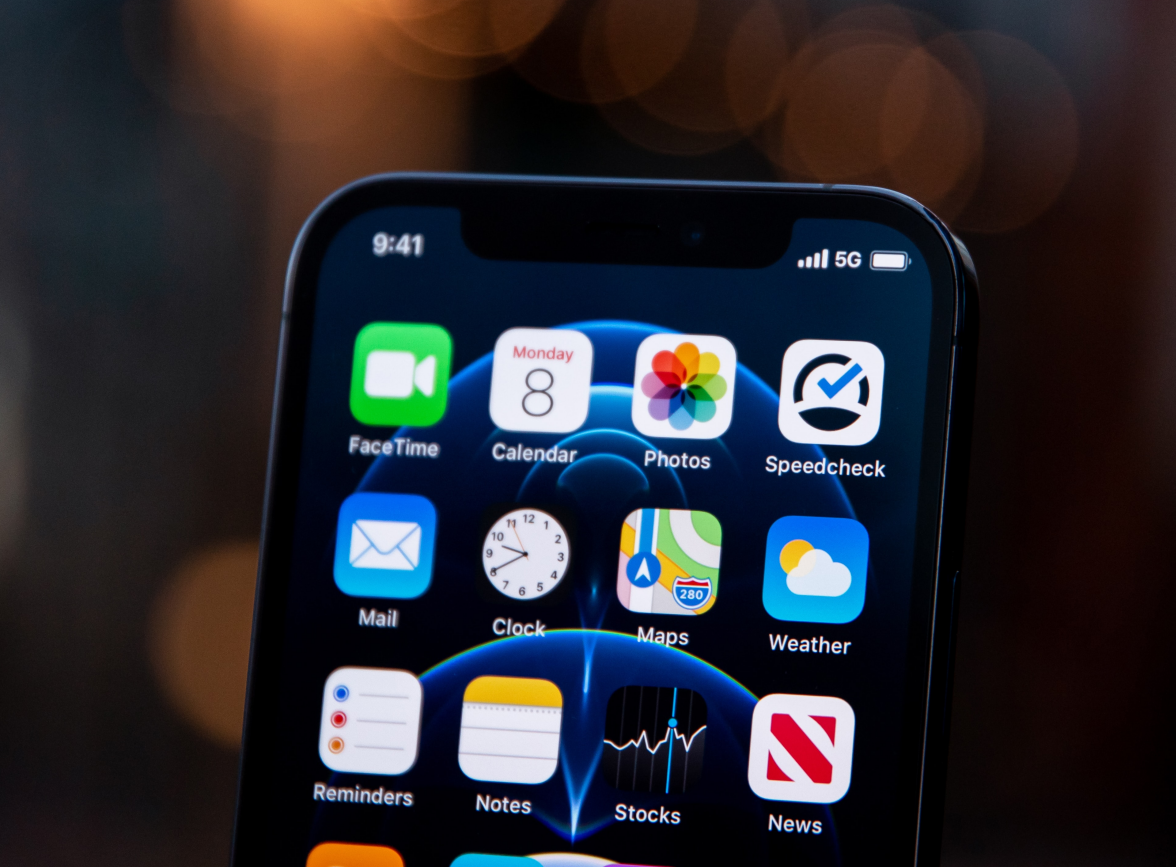 襄城苹果手机维修分享为什么 iPhone 12 在冬季会自动关机 
